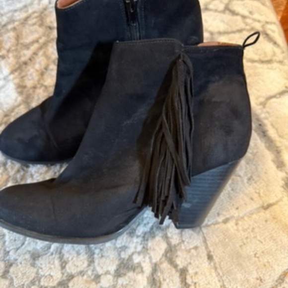 Black Fringe Booties,Qupid, Size 9 - Picture 2 of 4